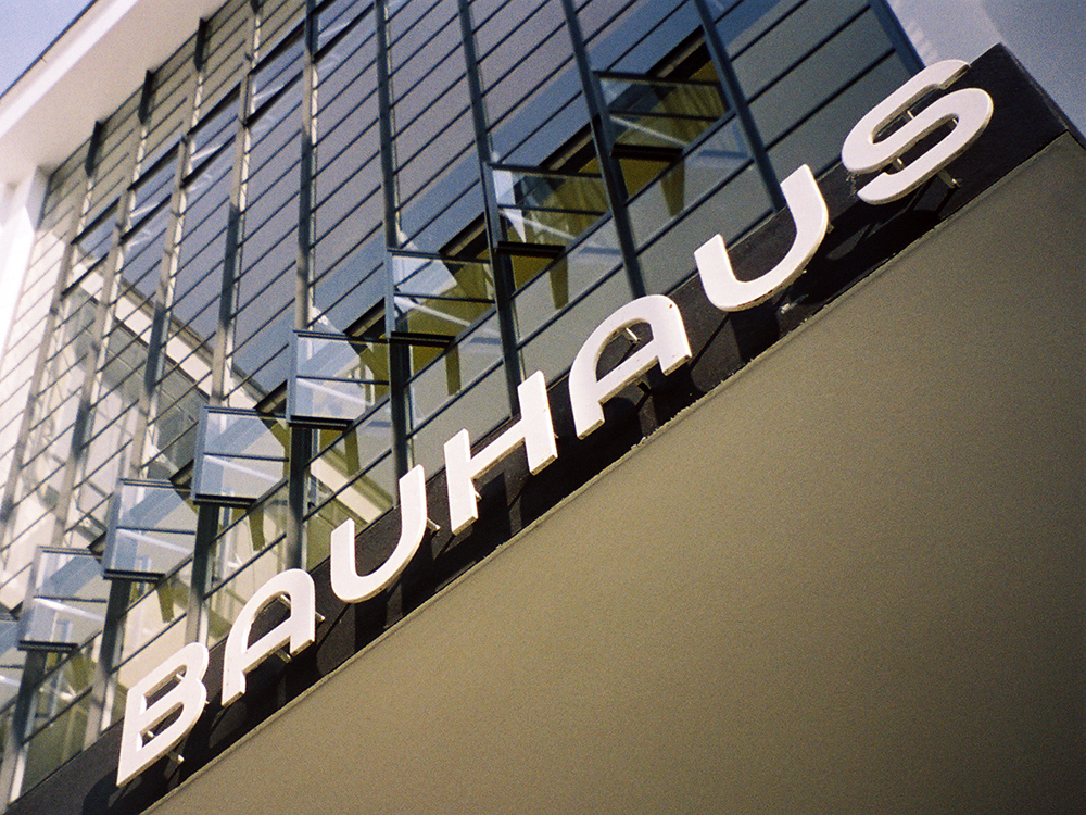 Entrance-to-the-workshop-block-of-the-Bauhaus,-Dessau