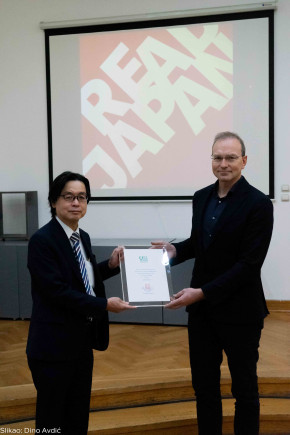 Ceremonial handover of the READ JAPAN PROJECT donation held at the Faculty of Architecture